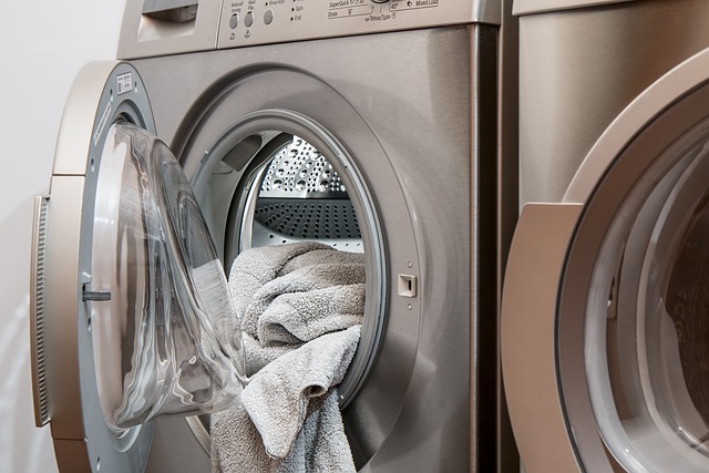 Vaskemaskine vs. håndvask: Hvad er bedst for tøjet?