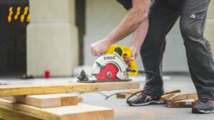 Leje eller købe entreprenørmaskiner — hvornår hænger regnestykket sammen?